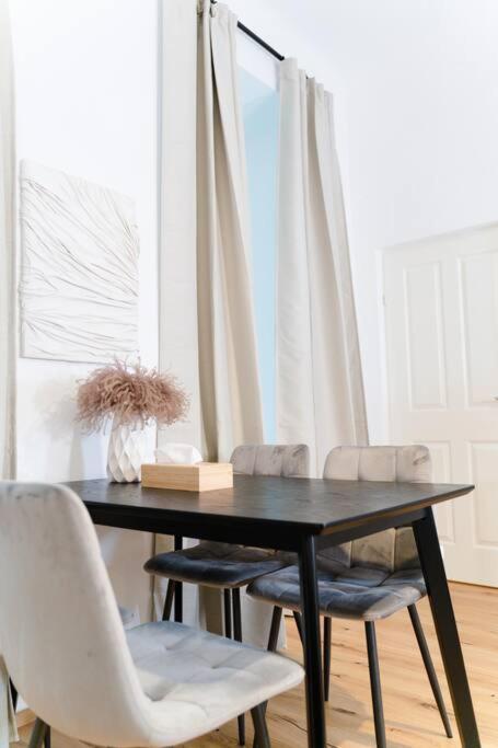 Apartamento Zentrale & Ruhige 2 Zimmer - 42M² Viena Exterior foto